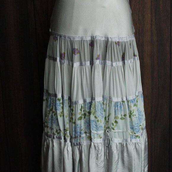 Vintage 1970s 1980s Skirt, Tea Length Silver Silk and Floral Print with Tiers - Picture 3 of 10